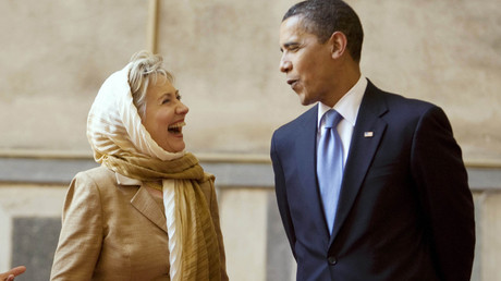 US President Barack Obama and his Secretary of State at the time, Hillary Clinton, laugh it up while in Cairo, Egypt. © Larry Downing