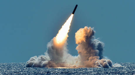FILE PHOTO: Testing of an unarmed Trident D5 missile from an Ohio-class ballistic missile submarine © Reuters / via US Navy handout