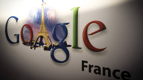 Google's logo at the Google cultural hub in Paris © AFP / Joël Saget
