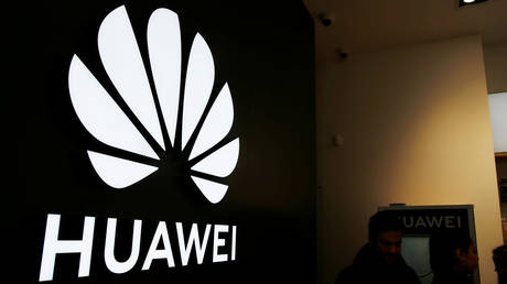 FILE PHOTO: A Huawei logo © Reuters / Rodrigo Garrido