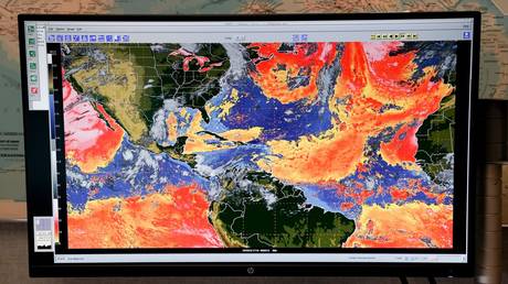 The National Hurricane Center in Miami, FL © Global Look Press/White House/D. Myles Cullen