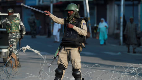 An Indian serviceman in Srinagar in Indian-controlled part of Kashmir. © Reuters / Danish Ismail