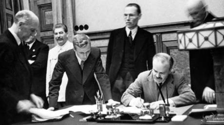 Signing of the Molotov-Ribbentrop Pact © Global Look Press