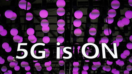 FILE PHOTO: A 5G sign at Huawei's booth at Mobile World Congress in Shanghai © Reuters / Aly Song