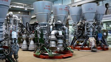 FILE PHOTO: The RD-180 rocket engine (left) and the RD-171MV rocket engine (right) © Roscosmos