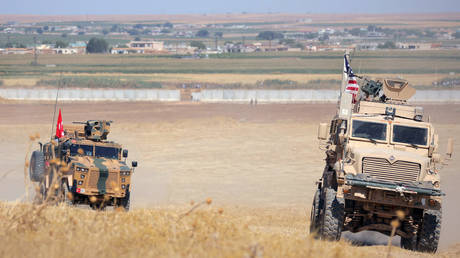 US and Turkish military vehicles on joint patrol in Syria © Reuters/MS