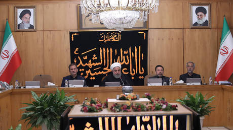 President Hassan Rouhani (C) chairing a cabinet meeting in the capital Tehran on September 11, 2019 © AFP / Iranian Presidency