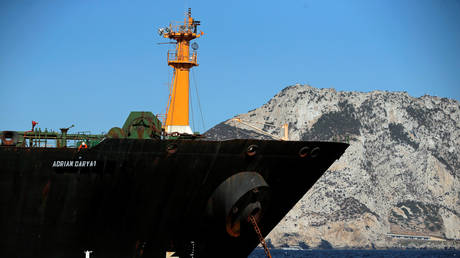 Iranian oil tanker 'Adrian Darya 1', previously named 'Grace 1', sits anchored in the Strait of Gibraltar, Spain, August 18, 2019. © Reuters / Jon Nazca