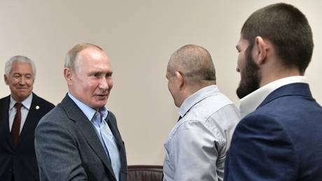 Vladimir Putin congratulates Khabib Nurmagomedov  © Sputnik / Alexei Nikolsky