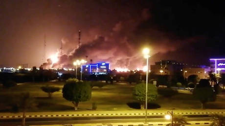 Fire at an Aramco factory in Abqaiq, Saudi Arabia, September 14, 2019. © Reuters
