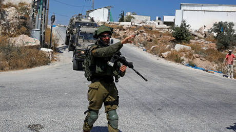 An Israeli soldier in the West Bank. August 2019. © Mussa Qawasma / Reuters
