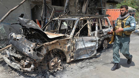A member of Afghan security forces walk at the site of an attack in Kabul. © AFP / Noorullah Shirzada