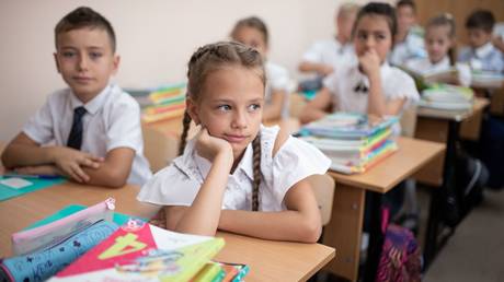 Crimean school students celebrating the Day of Knowledge on September 1. © Sputnik / Konstantin Mikhalichevsky