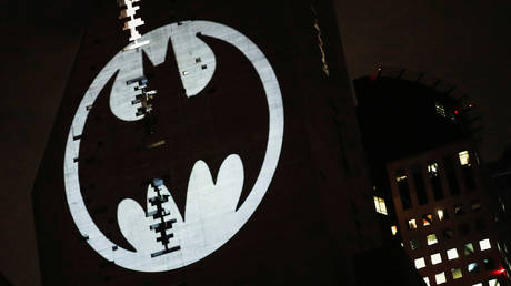 The Bat-signal is projected onto a building in Mexico City on September 21, 2019 © REUTERS/Henry Romero