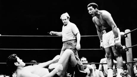 FILE PHOTO: US boxer Muhammad Ali shouts at a Japanese opponent during an exhibition fight in Tokyo, 1976 © AFP 
