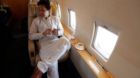 FILE PHOTO Imran Khan © Reuters / Stringer