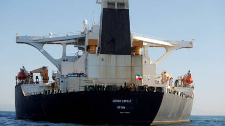 FILE PHOTO An Iranian flag flies on Iranian oil tanker Adrian Darya 1, previously named Grace 1, as it sits anchored after the Supreme Court of the British territory lifted its detention order, in the Strait of Gibraltar, Spain, August 18, 2019. © REUTERS/Jon Nazca