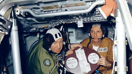 Leonov (L) on Soyuz-Apollo mission © Global Look / NASA