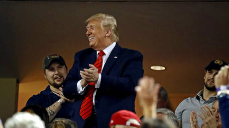 US President Donald Trump waves to the crowd during game five of the 2019 World Series between the Houston Astros and the Washington Nationals at Nationals Park.  © Reuters / USA TODAY / Geoff Burke