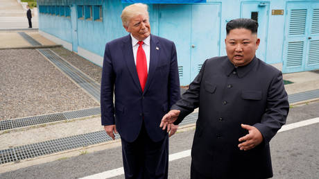 US President Donald Trump meets with North Korean leader Kim Jong-un at the demilitarized zone separating the two Koreas, in Panmunjom, South Korea, June 30, 2019. © Reuters / Kevin Lamarque