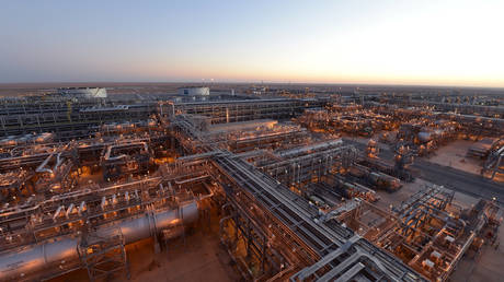 FILE PHOTO: Saudi Aramco's khurais mega project © Reuters 