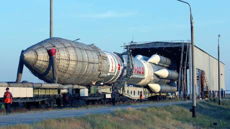 Proton-M space launch vehicle being moved to the launch pad at Baikonur cosmodrome. © Sputnik / Oleg Urusov