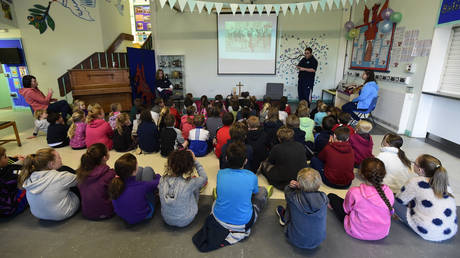 FILE PHOTO: Children at a school in Wales © Reuters / Rebecca Naden