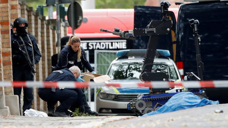 FILE PHOTO: The aftermath of the shooting in Halle © REUTERS/Hannibal Hanschke