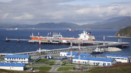 Oil-loading port in Russia