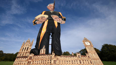 The 11-meter effigy of the House of Commons spaker John Bercow holding PM Boris Johnson and Labour Party leader Jeremy Corbyn's heads