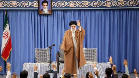 Iranian Supreme Leader Ayatollah Ali Khamenei meets with a group of school and university students in Tehran, Iran, November 3, 2019. © Official Khamenei website/Handout via REUTERS