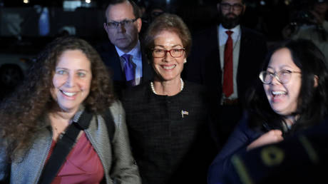 Former U.S. ambassador to Ukraine Marie Yovanovitch smiles as she departs after testifying in the U.S. House of Representatives impeachment inquiry into U.S. President Trump on Capitol Hill in Washington, U.S., October 11, 2019. © REUTERS/Jonathan Ernst