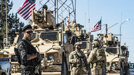 FILE PHOTO. US military armoured vehicles and soldiers on patrol near an oil well in Syria. © AFP / Delil SOULEIMAN