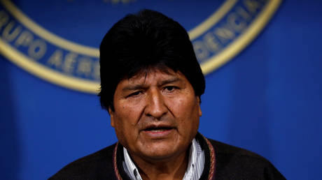 Bolivia's President Evo Morales addresses the media at the presidential hangar in the Bolivian Air Force terminal in El Alto, Bolivia, November 10, 2019. © REUTERS/Carlos Garcia Rawlins