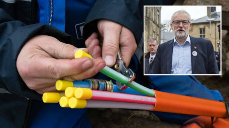 The Labour Party unveiled the broadband plan on Friday.  Main image: © Global Look Press / Margit Wild; Inset: Global Look Press / Andrew Mccaren