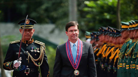 US Secretary of Defense Mark Esper and Lieutenant General Ramiro Ray in Quezon City, Metro Manila, Philippines, November 19, 2019. © Reuters / Eloisa Lopez