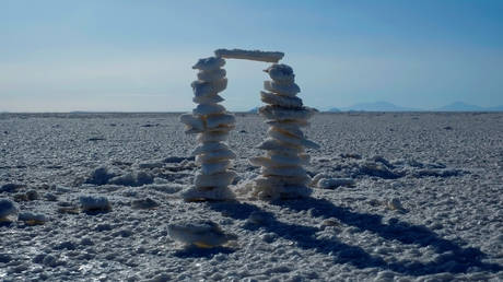 Bolivia's Uyuni salt lake, home to some of the country's lithium deposits © Reuters / David Mercado