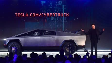 Elon Musk and his Cybertruck © AFP / FREDERIC J. BROWN
