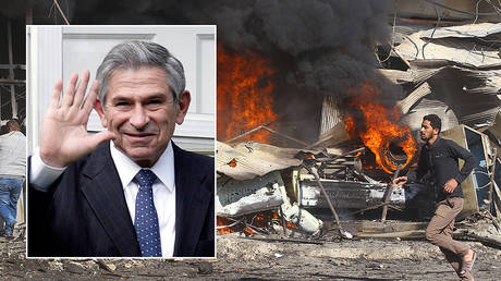 © Reuters / Aboud Hamam (inset: Reuters / Yuri Gripas)