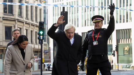 Boris Johnson, Home Secretary Priti Patel and City of London commissioner Ian Dyson on London Bridge. © REUTERS/Simon Dawson/Pool