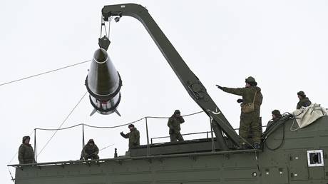 FILE PHOTO. A missile is loaded into Iskander-M system. © Global Look Press / Russian Defense Ministry