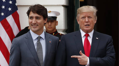 US President Donald Trump welcomes Canadian Prime Minister Justin Trudeau at the White House in Washington © Reuters / Jonathan Ernst