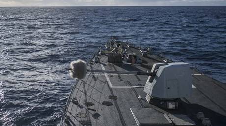 FILE PHOTO: An Mk 45 naval gun mounted on guided-missile destroyer USS Forrest Sherman © U.S. Navy / Global Look Press