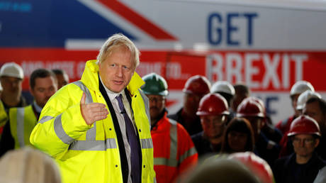 Britain's Prime Minister Boris Johnson speaks to workers during a visit to Wilton Engineering Services, part of a General Election campaign trail stop in Middlesbrough, Britain November 20, 2019. © Pool via REUTERS / Frank Augstein