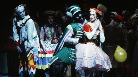 Irek Mukhamedov, Gary Avis and Lesley Collier in the Royal Ballet production of Igor Stravinsky's Petrushka.