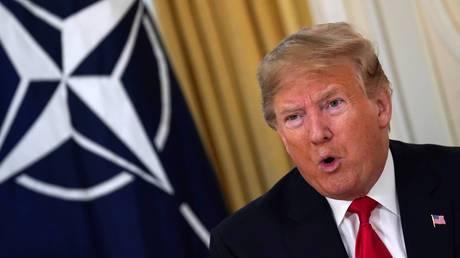 Donald Trump attends a meeting with NATO Secretary General Jens Stoltenberg (not pictured). ©REUTERS / Kevin Lamarque
