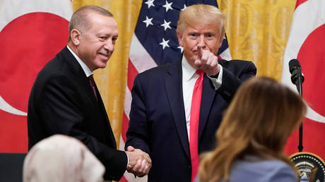 FILE PHOTO. Donald Trump greets Tayyip Erdogan after a joint news conference at the White House. ©REUTERS / Joshua Roberts