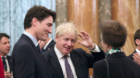 Prime Minister Boris Johnson and Canadian Prime Minister Justin Trudeau at areception at Buckingham Palace in London, Britain, December 3, 2019. © REUTERS / Yui Mok