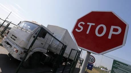 FILE PHOTO:  A border crossing point "Donetsk" in Russia © Reuters / Alexander Demianchuk