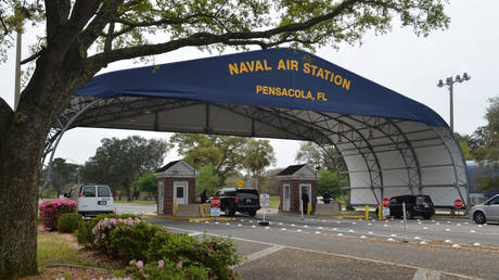 FILE PHOTO: The main gate at Naval Air Station Pensacola is seen on Navy Boulevard in Pensacola, Florida, U.S. March 16, 2016. Picture taken March 16, 2016. ©  REUTERS / U.S. Navy/Patrick Nichols